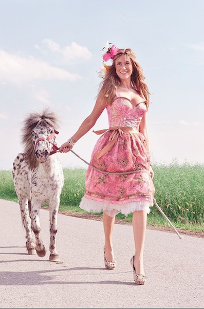 Dirndl und Pony